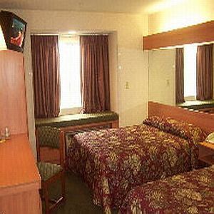 Super 8 By Wyndham Columbus West Hotel Room photo